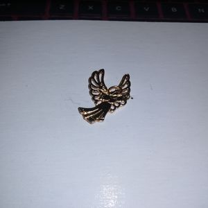 Vintage Gold Tone Guardian Angel Wings Pin Brooch